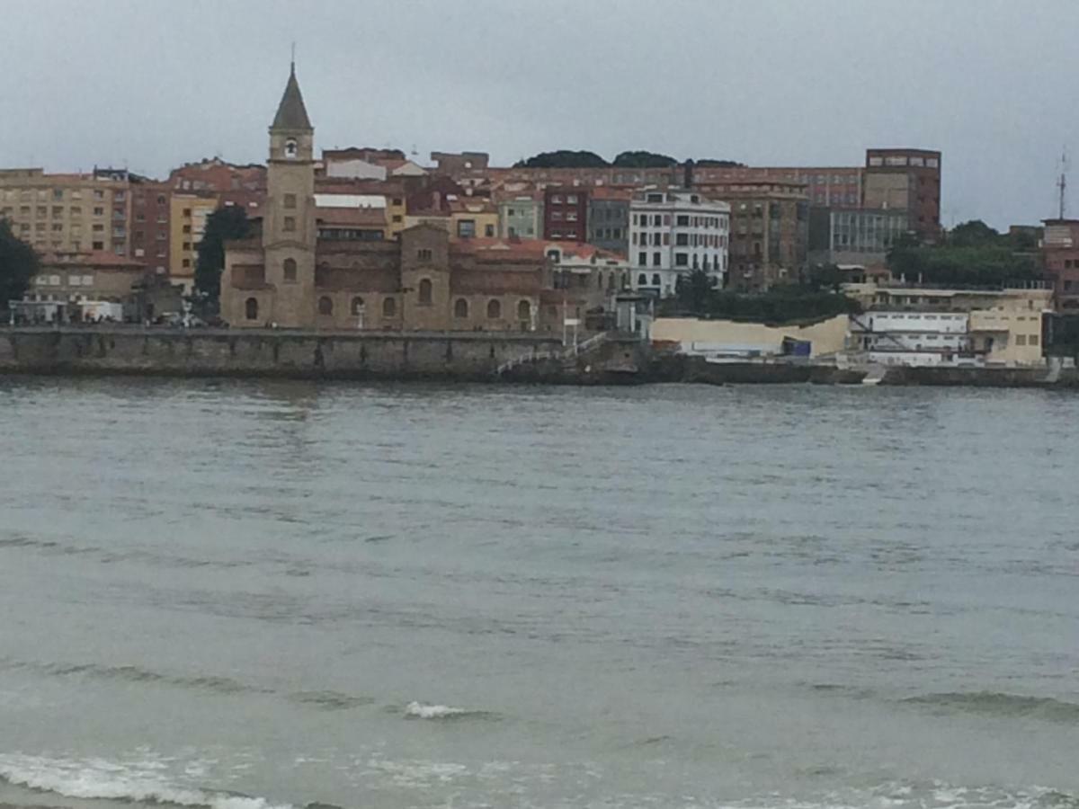 Living Gijon & Parking Apartment Bagian luar foto